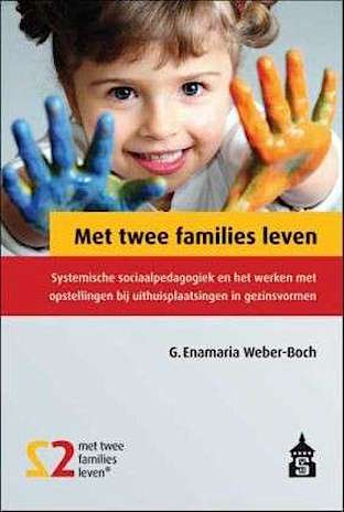Met twee families leven door G. Enamaria Weber-Boch Afbeelding van het boek Met twee families leven door G. Enamaria Weber-Boch