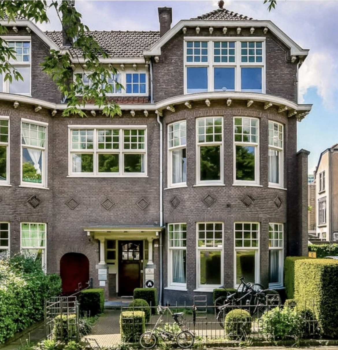 Praktijk Jerphaas aan De la Reijstraat 2 Arnhem Afbeelding van de voorgevel van praktijk Jerphaas aan De la Reijstraat 2 Arnhem